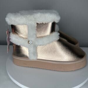 NWT Women's Juicy Couture Rose Gold Shearling Lined Ankle Boots Sz. 9